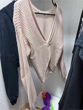 Light Blush Knit V-Neck Twist Front Sweater